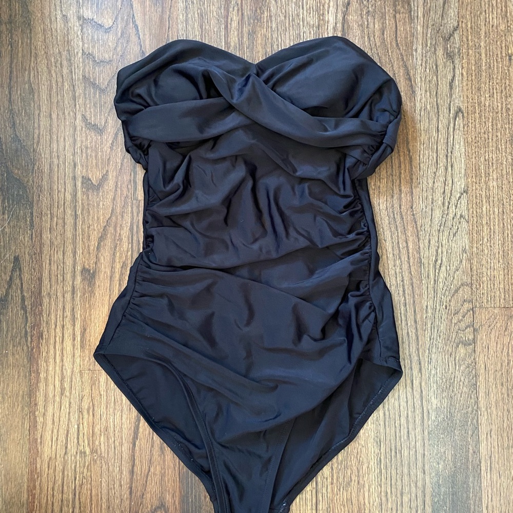 Elegant Black Swimsuit strapless Kona sol